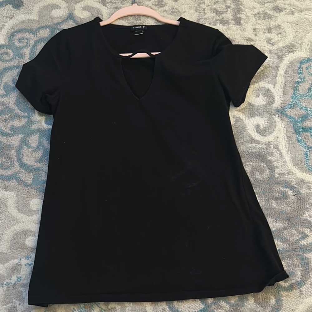 🌸 4/$40 🌸 Black Keyhole Top